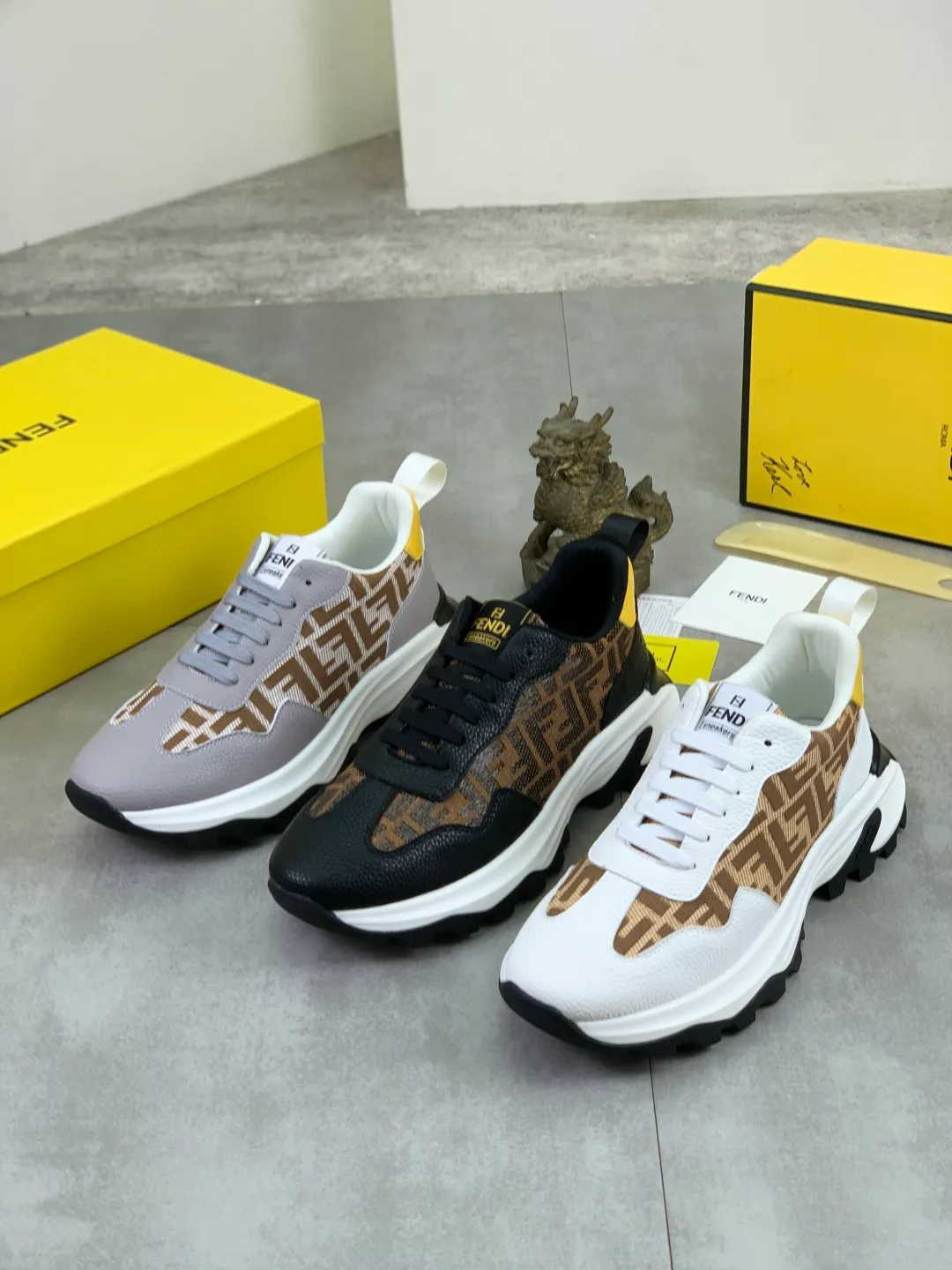 ​Men's shoes 💰P440 💰【New】Little monster 🆘 New FENDI 🕶️🕶️Simple routing effect, showing an elegant and cool driving shoe 🎬Using imported calfskin + first-layer pigskin lining🐂Excellent material🎬Detailed workmanship 🤗Comfortable foot feel➰➰. ​Pair it with any outfit to show your taste and temperament, low-key luxury ♻️Design ​simple and elegant ​noble and fashionable 🍃​Very loved and favored by trendy men 💓❤️Size: 38-44 (45 customized) 3️⃣ colors available